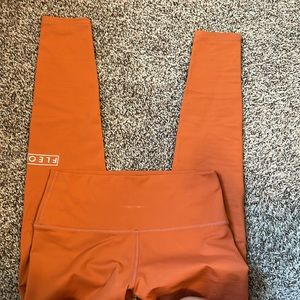 Fleo 28” El Toro Orange Leggings Size Large